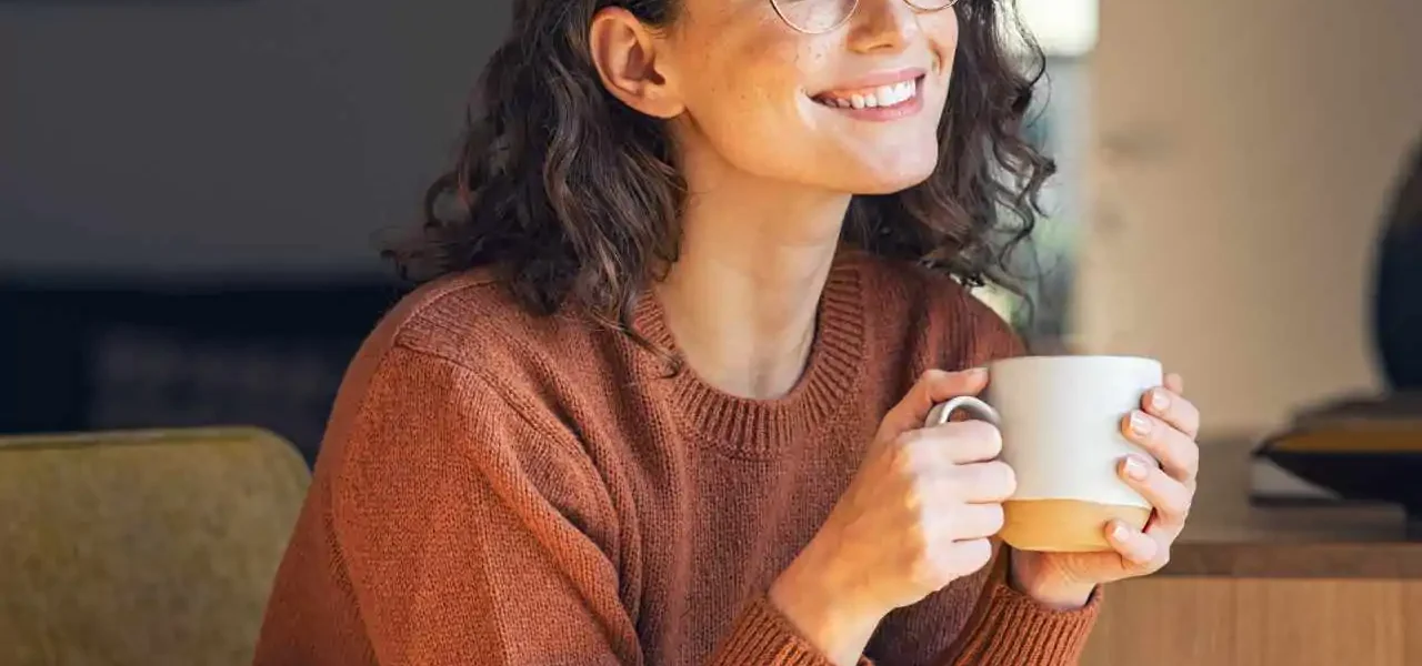 La bebida para beber en lugar del café: se desinfla y se relaja