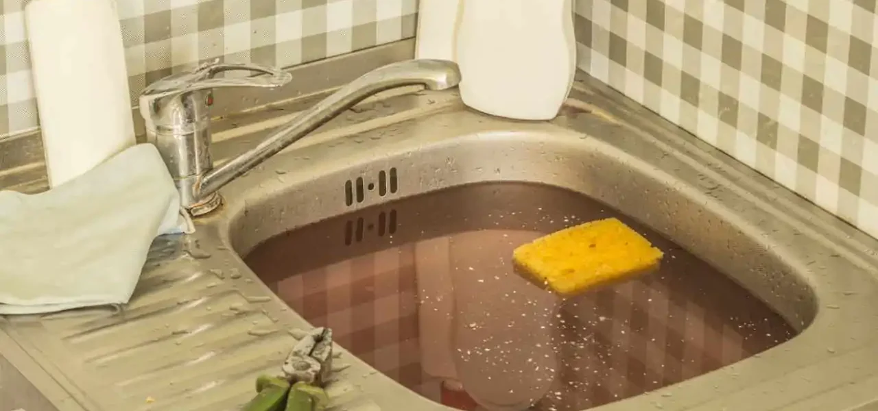 ¿Fregadero de la cocina atascado? No utilices productos químicos, puedes resolver el problema rápidamente y de forma totalmente natural.