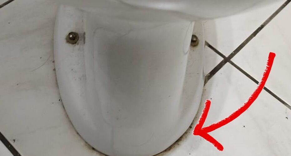 ¿La base de los accesorios de tu cuarto de baño es negra? ¡Descubre el remedio infalible para hacerla brillar!