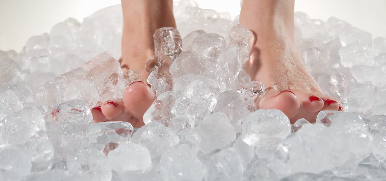 Sumerge los pies en hielo durante 15 segundos y observa qué le sucede a tu organismo.