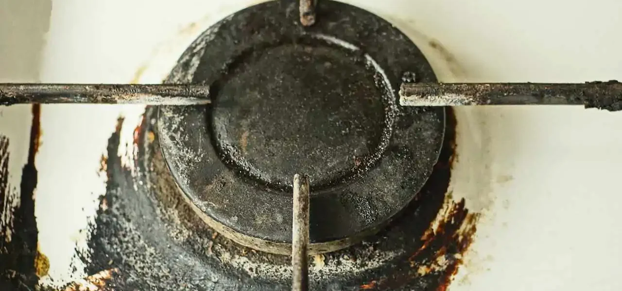 Platos de cocina completamente quemados: con estos trucos quedarán como nuevos.