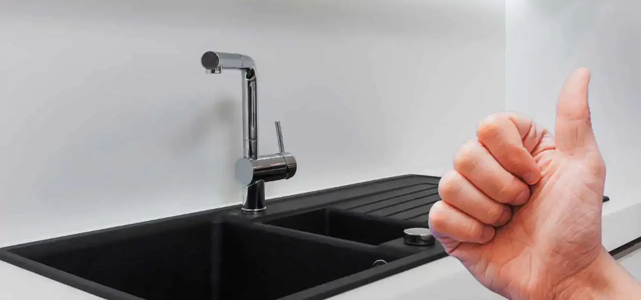 ¿Tienes un fregadero negro en la cocina? ¡Voy a revelar algunos trucos naturales para deshacerme de la cal sin arruinarla!