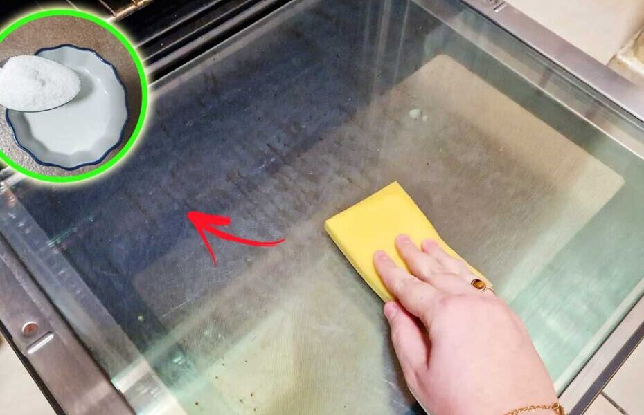 ¿Cómo puedo eliminar las manchas de grasa quemada en el horno?
