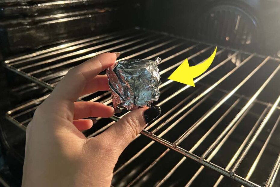 ¿Por qué poner una bolita de papel de aluminio en el horno? Elimina un problema habitual