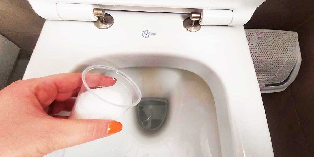 ¿Cómo eliminar la cal del fondo de un inodoro ennegrecido?