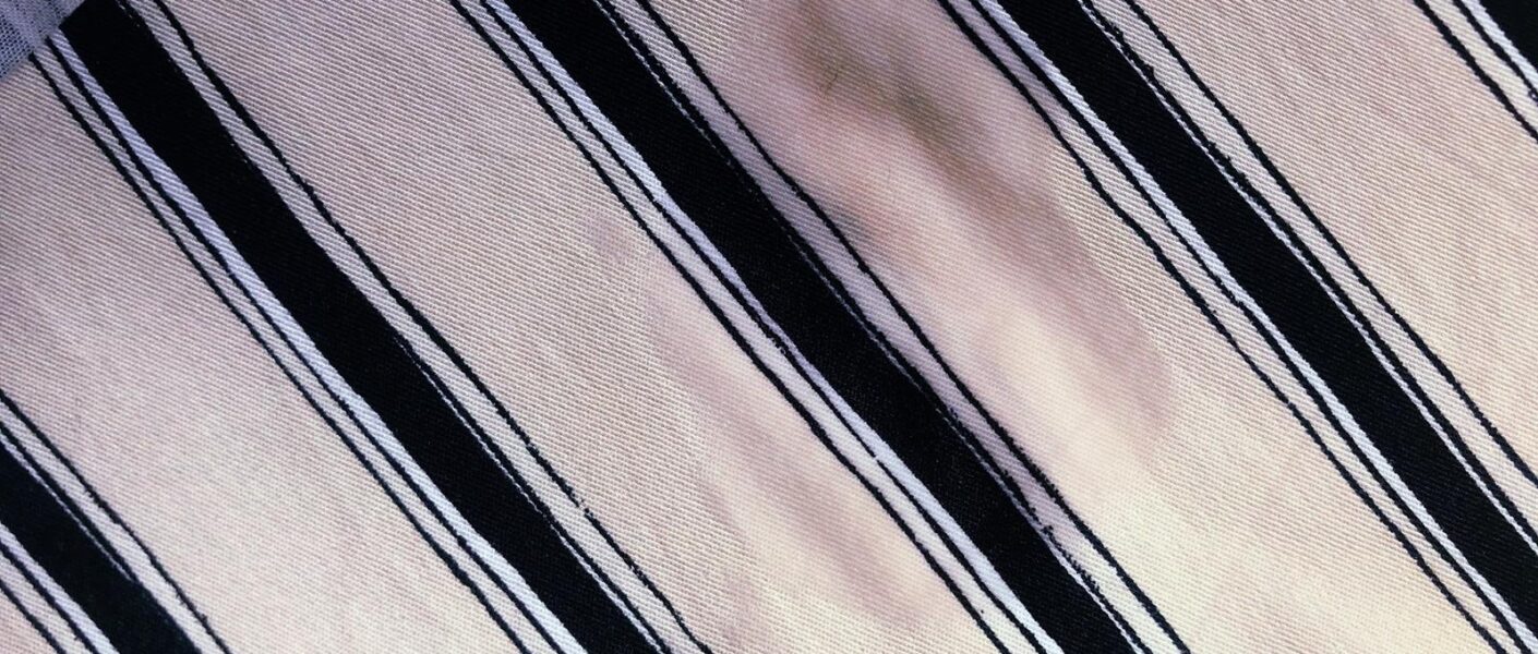 ¿Cómo eliminar las manchas de aceite de manteles y ropa sin dejar rastro?