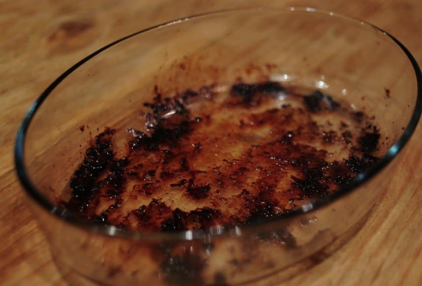 ¡Cómo limpiar un plato Pyrex con una facilidad pasmosa!