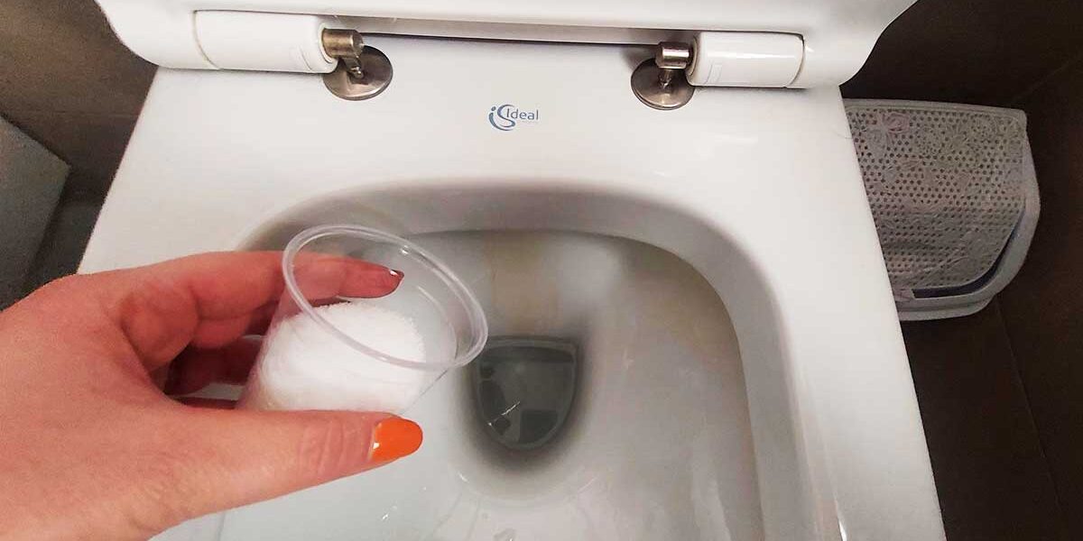 Las manchas amarillas del inodoro desaparecen con esta mezcla limpiadora.