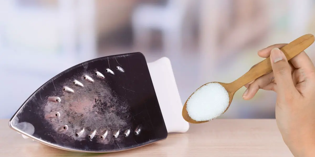 Cómo limpiar la plancha con el truco de la abuela