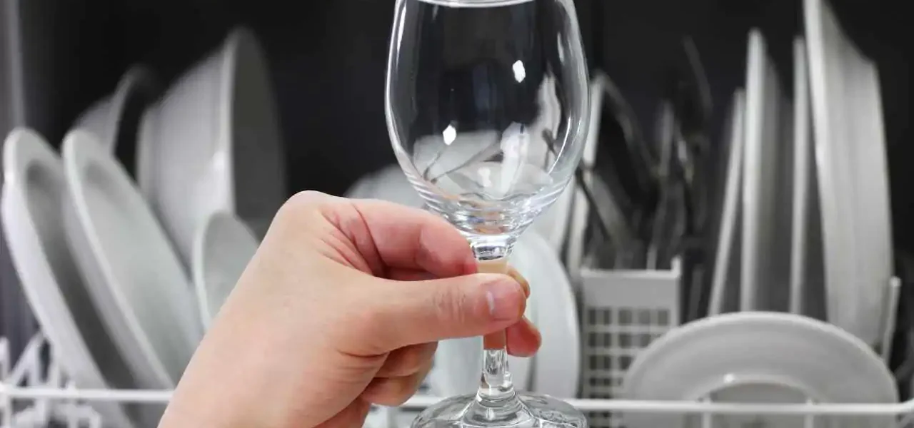 Lo hago para sustituir el abrillantador del lavavajillas: los cubiertos y los vasos siempre quedan brillantes.