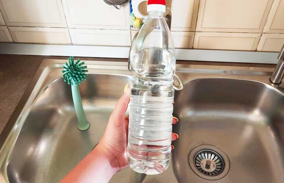 Cómo utilizar una gota de vinagre de alcohol para limpiar y perfumar la cocina