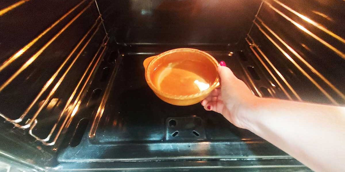 Cómo ablandar el horno con un tazón
