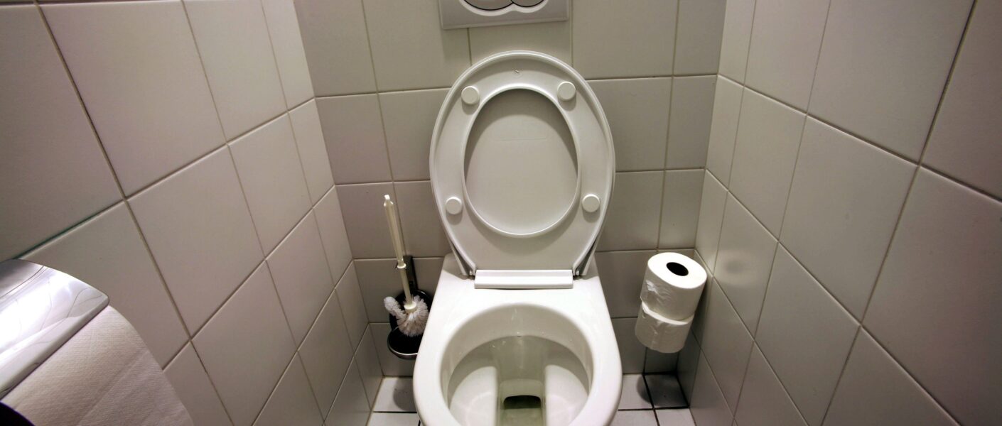 Cómo preparar un limpiador de inodoros 100% natural para conseguir unos inodoros incomparablemente frescos y limpios