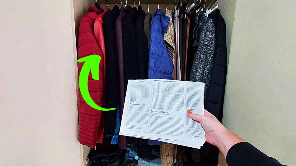 Huele a cerrado en los armarios: el truco de la sábana para eliminar los malos olores.