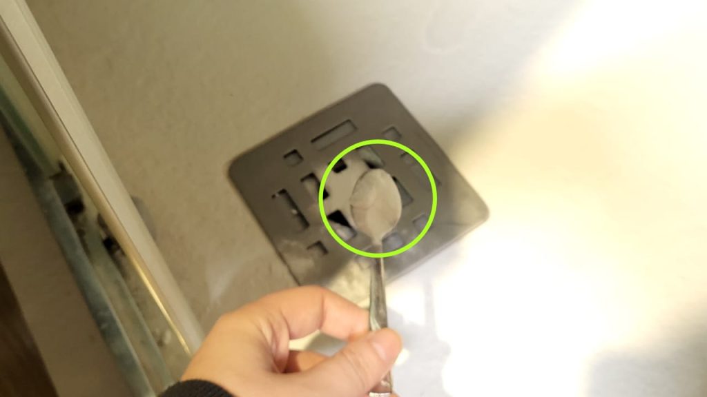 Olor a alcantarilla en las tuberías: cómo eliminarlo definitivamente con el truco de los fontaneros.