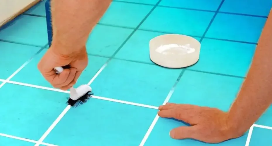 Eliminar sin esfuerzo las juntas negras en los azulejos del baño o la cocina – un método eficaz