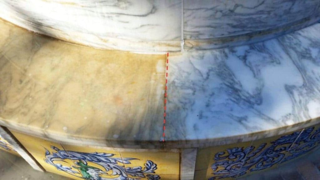 Mármol exterior manchado y amarillento: con este truco volverá como nuevo