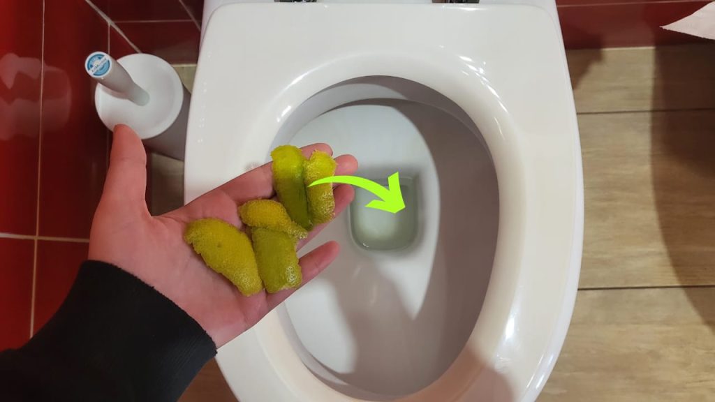 Cáscaras de limón en el inodoro, porque mucha gente lo hace antes de acostarse