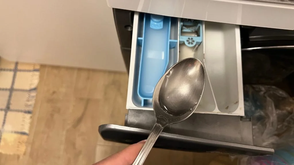 Ponlo en el cajón de la lavadora si quieres que los trapos huelan bien todo el tiempo