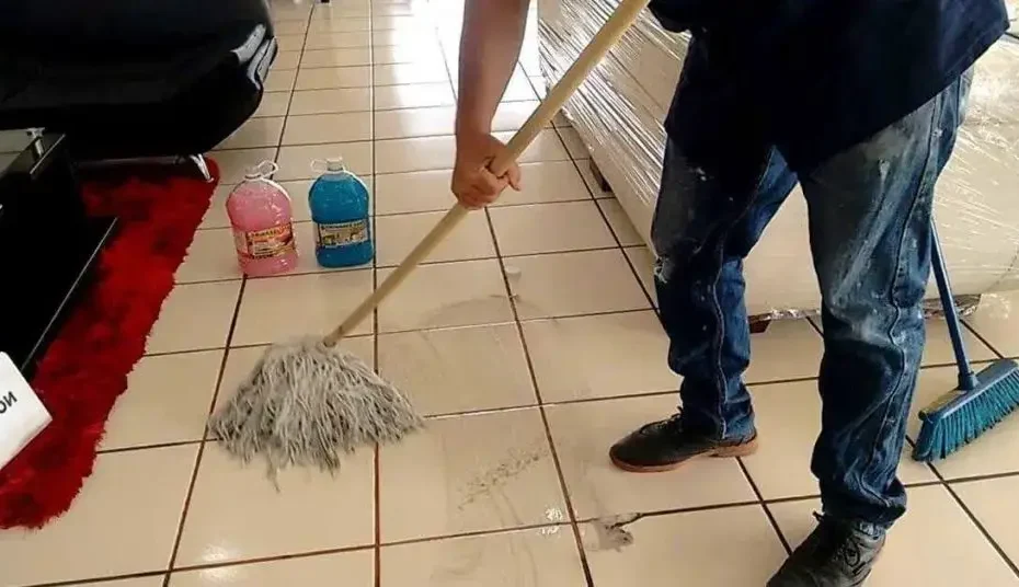 Sí, el bicarbonato de sodio limpia y ilumina las baldosas: así es como se usa