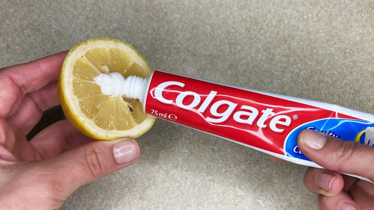 Simplemente aplica DENTÍFRICO sobre LIMÓN y no volverás a tener este problema.