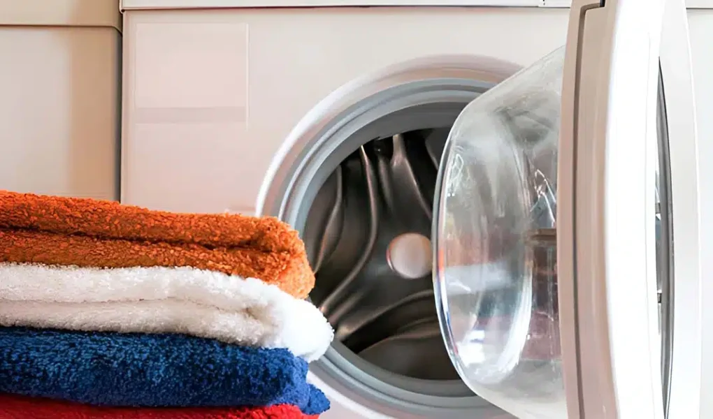 ¿Con qué frecuencia debo lavar las toallas? Un experto responde.