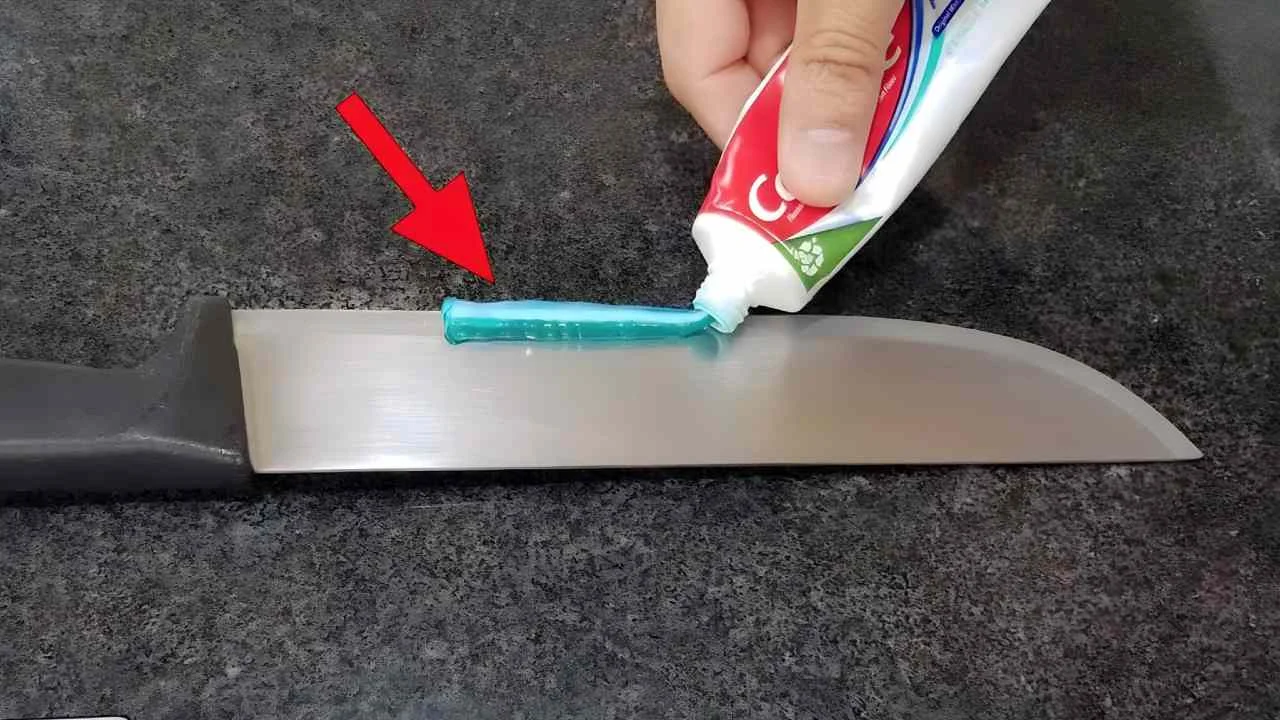 ¡Una cuchilla de afeitar en 1 minuto! Toda casa la necesita, pero nadie lo hace.