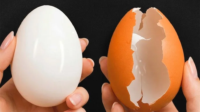 No hiervas los huevos directamente en el agua. Así es como debes cocerlos como en…