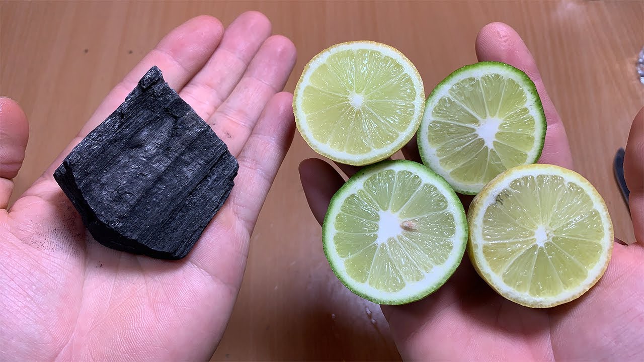 Mescola limone e carbone: un trucco semplice per pulire e deodorare la casa